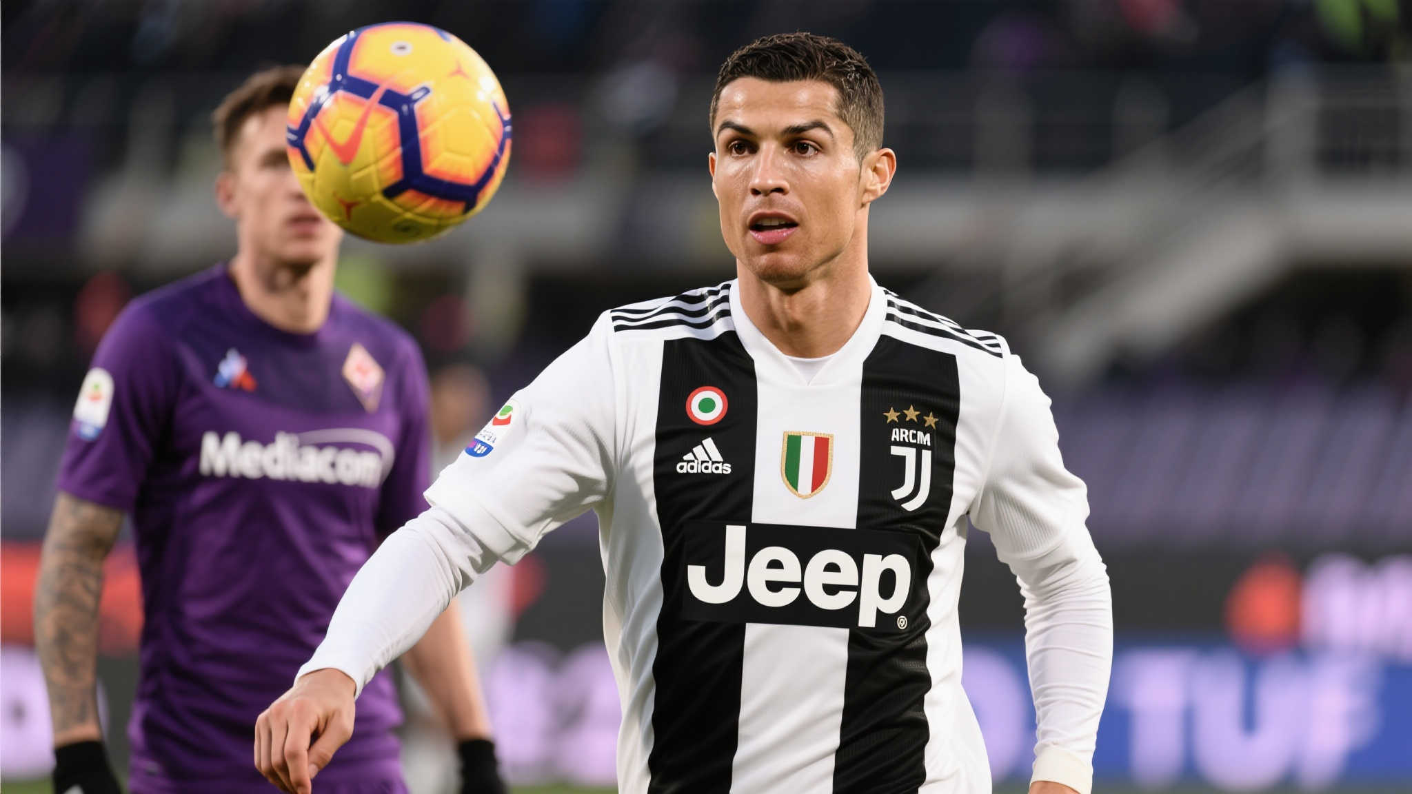 “英媒:弗拉霍维奇愿为加盟AC米兰降薪,已将其视为首选” 根据此前数据统计,在效力尤文期间,他的进球数远低于