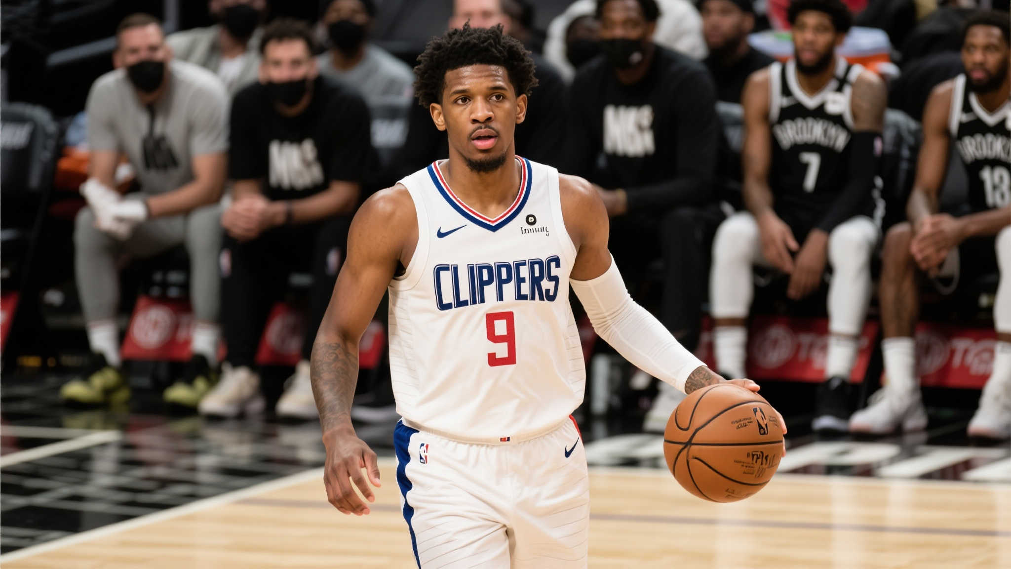 虽然数据上看似平淡无奇——场均5.9分和5.2篮板